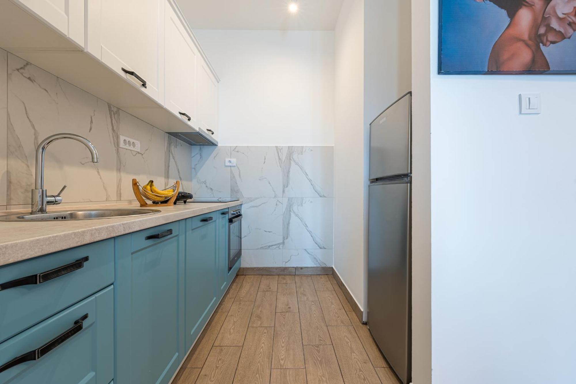 Niki Apartments Przno Светі-Стефан Екстер'єр фото
